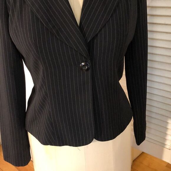 Shape FX’s Peplum Pinstripes Darted Crop Blazer Timeless Wide Lapel. Fully Lined - Picture 4 of 17